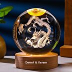 Kişiye Özel Işıklı Ahşap Kaideli Ejderha Temalı Cam Küre 8cm*6cm