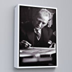 Beyaz Çerçeveli Atatürk Portre Tablosu Mustafa Kemal Atatürk Dikdörtgen Dekoratif Kanvas Tablo