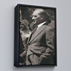 Siyah Çerçeveli Atatürk Tablosu