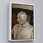 Beyaz Çerçeveli Atatürk Tablosu