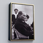 Altın Çerçeveli İskembe'de Oturan Mustafa Kemal Atatürk Tablosu