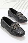 Bambi Siyah Baski Detayli  Kadın Loafer Ayakkabi K01542166410