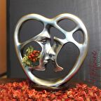 Sevgililer ruhunu yansıtan öpüşen aşıklar figürü, romantik dokunuş getiriyor -Mükemel orijinal 