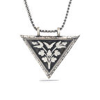 KENPAZAR 925 Ayar Gümüş Üçgen İçi Açılabilen Çiçek Muskalık Gümüş Kolye