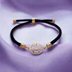 Huzurun ve Dinginliğin Simgesi Kız Figürlü ve Siyah Örgülü 14 Ayar Altın Plakalı L Harfli Bileklik