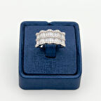 Pırlanta Montür Sıralı Baget Taşlı Gümüş Yüzük