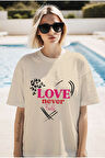 LOVE NEVER FAILS BASKILI BİSİKLET YAKA KISA KOLLU UNISEX TİŞÖRT