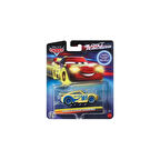 CEYLAN ADAM     HPG76 Cars Karanlıkta Parlayan Yarışçılar Tekli Karakter Araçlar