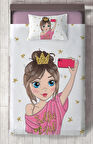 MEKTA HOME BEBEK VE ÇOCUK ODASI Selfie Yapan Prenses Kız Desenli Yatak Örtüsü