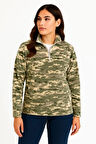 Kadın Yarım Fermuarlı Desenli Polar Sweat – Haki Kamuflaj Yakalı, Uzun Kollu, Oversize Rahat Kalıp - Haki