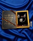 Seyhan Soylu Shop - Özel Tasarım Kitap Kutulu Kadın Bakır Takı Seti Ve Tesbih Kombini - Kolye Küpe Bileklik Yüzük 5 Parça Otantik Şık Hediyelik - Doğum Günü Yıl Dönümü Anneler Günü