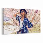 Olla 16985Y Model / Manken Görseli Yatay Kanvas Tablo (Ölçü: 70X50)