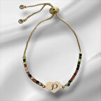 Modern Dokulu Kalp Figürlü ve Renkli Taş Desenli 14 Ayar Altın Plakalı P Harfli Bileklik