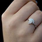 Taç Görünümlü Damla Pırlanta Yüzük