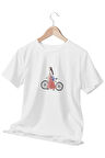 'Şehirde Bir Gün' Bisikletli Kız Baskılı Beyaz Kadın T-Shirt