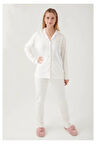 Kadın Krem Pamuklu Modal Boydan Patlı Kutulu Pijama Takımı Q8.U.8O.K2.K.A8.P.C