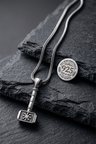 925 Ayar Gümüş Erkek Kolye - Oksitli Thor'un Çekici Mjolnir ve Kolovrat Sembollü Örgü Zincir