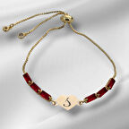 Zarif Kalp Motifli ve Narin Kırmızı Taşlı 14 Ayar Altın Plakalı S Bilekliği