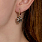 0.09 Karat Çiçek Figürlü Elmas Küpe