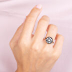 0.04 Karat Çiçek Figürlü Elmas Yüzük