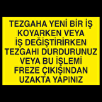 Tezgaha Yeni Bir İş Koyarken Veya İş Değiştiriken Tezgahı Durdurunuz Veya Bu İşlemi Freze Çıkışından Uzakta Yapınız Uyarı Levhası