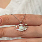 STİLLOVE Gümüş Beyaz Opal Taşlı Lotus Kadın Kolye
