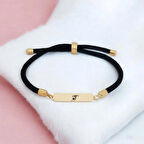 İnce ve Göz Alıcı Dikdörtgen Motifli Siyah Örgülü 14 Ayar Altın Plakalı T Harfli Bileklik