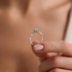 Lotus Beyaz Altın Tektaş Yüzük