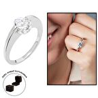 Starlight Diamond Pırlanta Montür Elmas Görünüm 925 Ayar Gümüş Kadın Tektaş Yüzük