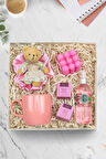 Pembe Kupa & Toka & Elbiseli Ayıcık Anahtarlık & 2'li Bitki Çayı & Pembe Bubble Mum Hediye Seti