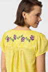 Sarı Sırtı Nakışlı Kısa Kollu Pamuklu Gömlek Bluz