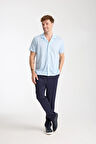 Mavi Erkek Kısa Kollu Yazlık Gömlek – Düğmeli, Açık Yaka, Rahat Kalıp