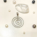 Tek Taş ve Su Yolu Çerçeveler Kolye Ucu 14 Ayar Altın  HD VİDEOLU