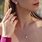 Etrafı Pırıltılı Taşlarla Çevrili Kare Montür Sky Diamond Gümüş Set