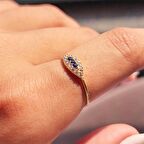 Minimal Mekik Signity Swaroski Black Taşlı Fantezi Şans 14 Ayar Altın Tasarım Yüzük