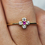 Gümüş Yüzük - Minimal Papatya Ruby Taşlı (Lal Taşı) 925 Ayar Gümüş Yüzük