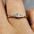 Gümüş Yüzük - Trapez Kesim Swarovski (Zirkon) Taşlı Enerji Tasarım Modern 925 Ayar Gümüş Yüzük