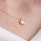 925 Ayar Beyaz Opal Taşlı Güneş Motifli Gümüş Kolye