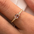 Gümüş Yüzük - Oval Kesim Morganit Taşlı Yan Zirkon Taşlarla Süslenmiş 925 Ayar Gümüş Yüzük