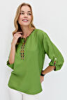 Kadın Açma Yaka Yakası Etnik Nakışlı Gömlek Yeşil