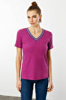 Kadın V Yaka Yakası Nakış İşlemeli Pamuklu T-Shirt Fuşya