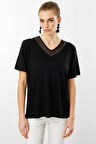 Kadın V Yaka Yakası Taşlı Penye T-shirt Siyah