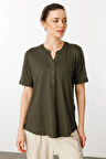 Kadın Yakası Düğmeli Penye T-shirt Haki