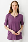 Kadın Açma Yaka Nakış İşlemeli T-shirt Lila