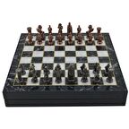 GiftHome Orta Boy Metal İngiliz Satranç Takımı Antik ve Mermer Desenli Sandıklı MDF Tahtası (36x36x6 cm.)