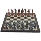 GiftHome Büyük Boy Metal İNGİLİZ Satranç Takımı Antik ve Katlanır Ceviz Desenli MDF Satranç Tahtası (43X43 cm.)