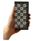 GiftHome Pocket Serisi Küçük Boy Metal Black Taş ve Sedef Desenli Kutulu Klasik Satranç Takımı (13,5 X 13,5 cm.)