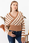 Kadın Kahverengi V Yaka Çizgili Uzun Kollu Kazak