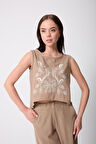 Kadın Bej Müslin Keten Önü Nakışlı Tasarım Crop Bluz - 2521