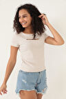 Amida Bej Göğüs Detaylı Sıfır Yaka Basic T-shirt- 2415